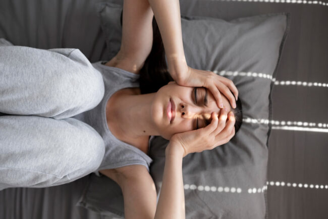 Trastornos del sueño con TEPT: 6 estrategias empedradoras