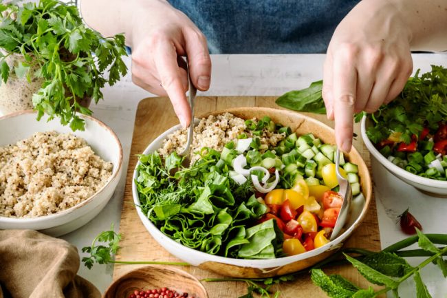 Plant-Based Diets vs. Low-Carb Diets: Which Is Your 2024 Plan?