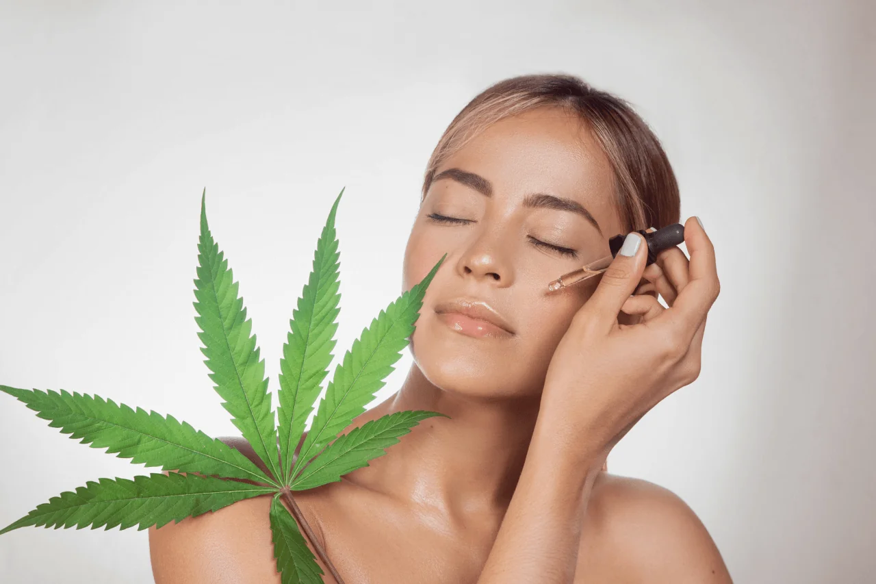 5 Formas en que el Cannabis Puede Brindarte Para Una Piel Radiante