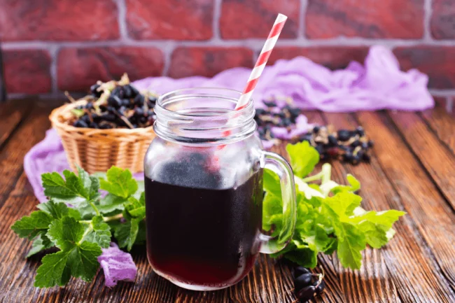 Elderberry with Vitamin C: 8 Properties and Benefits