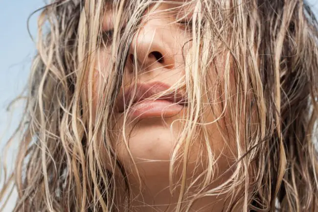 Protege tu Cabello del daño solar: 7 Consejos Naturales