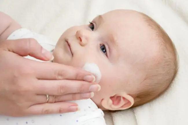 Natural Baby Skin Care: What to Use and Avoid for Newborns