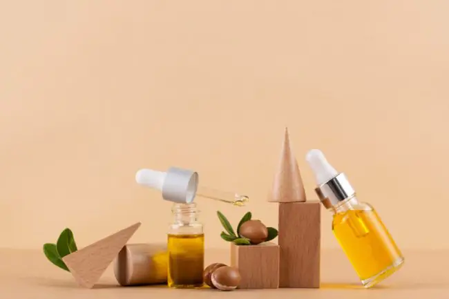 Natural Oil Against Gray Hair and Hair Loss: 7 Strong Facts