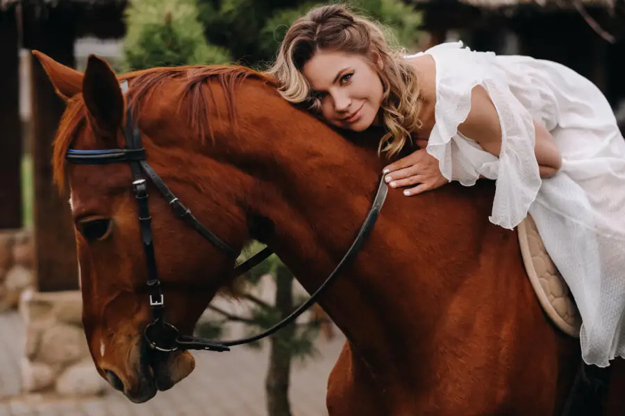 Cómo el Entorno de un Caballo Afecta su Salud Mental