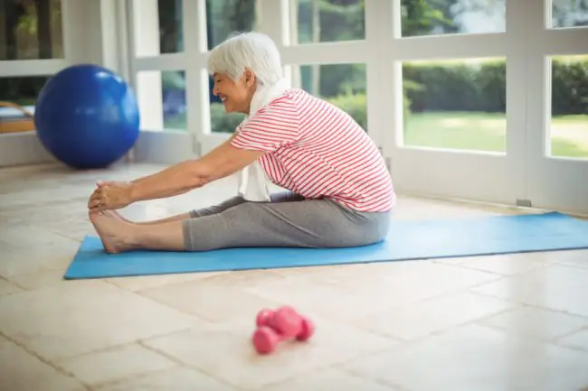 Ejercicios para Personas Mayores: Mantenerse Activo en Casa